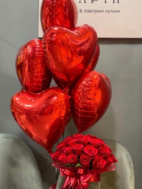 6 hearts with red roses