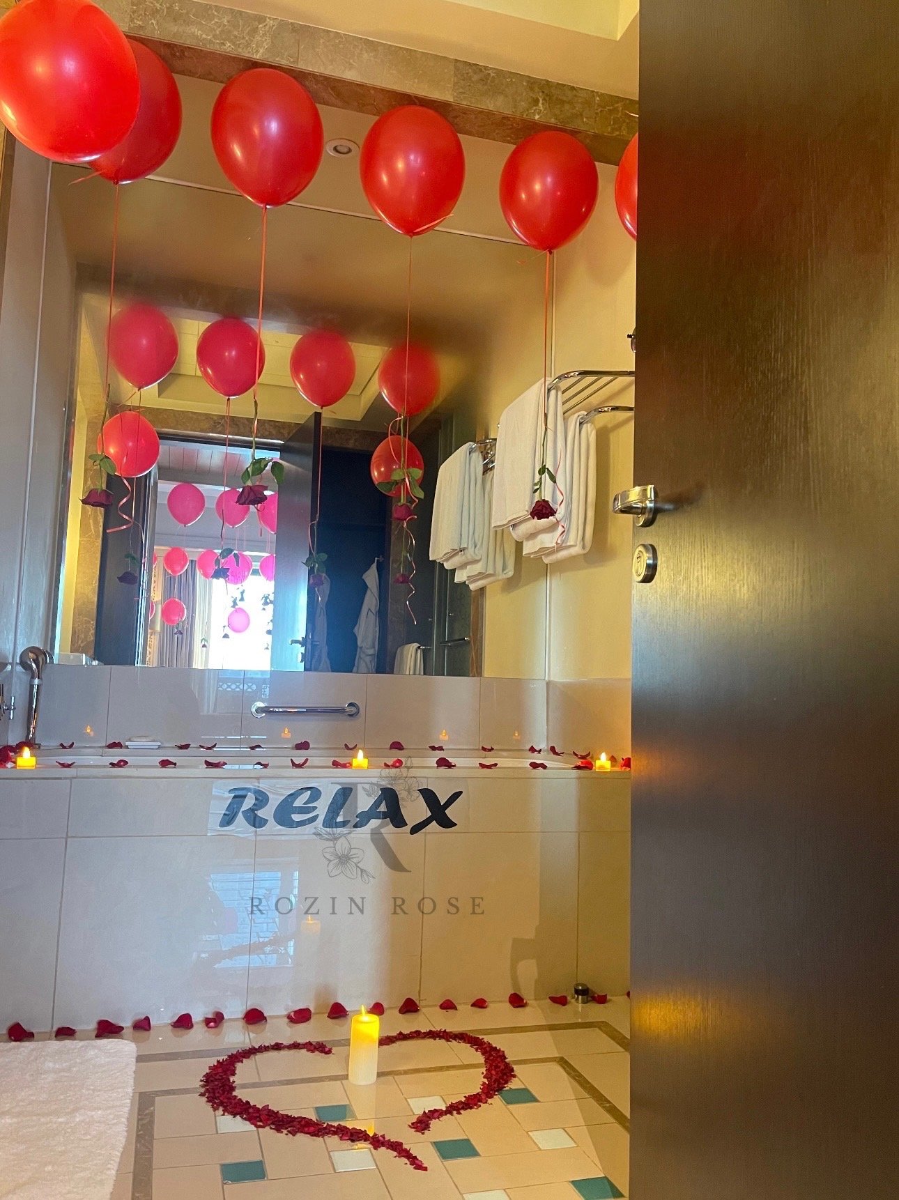 Luxury Birthday Hotel Room Arrangement - الصورة 10