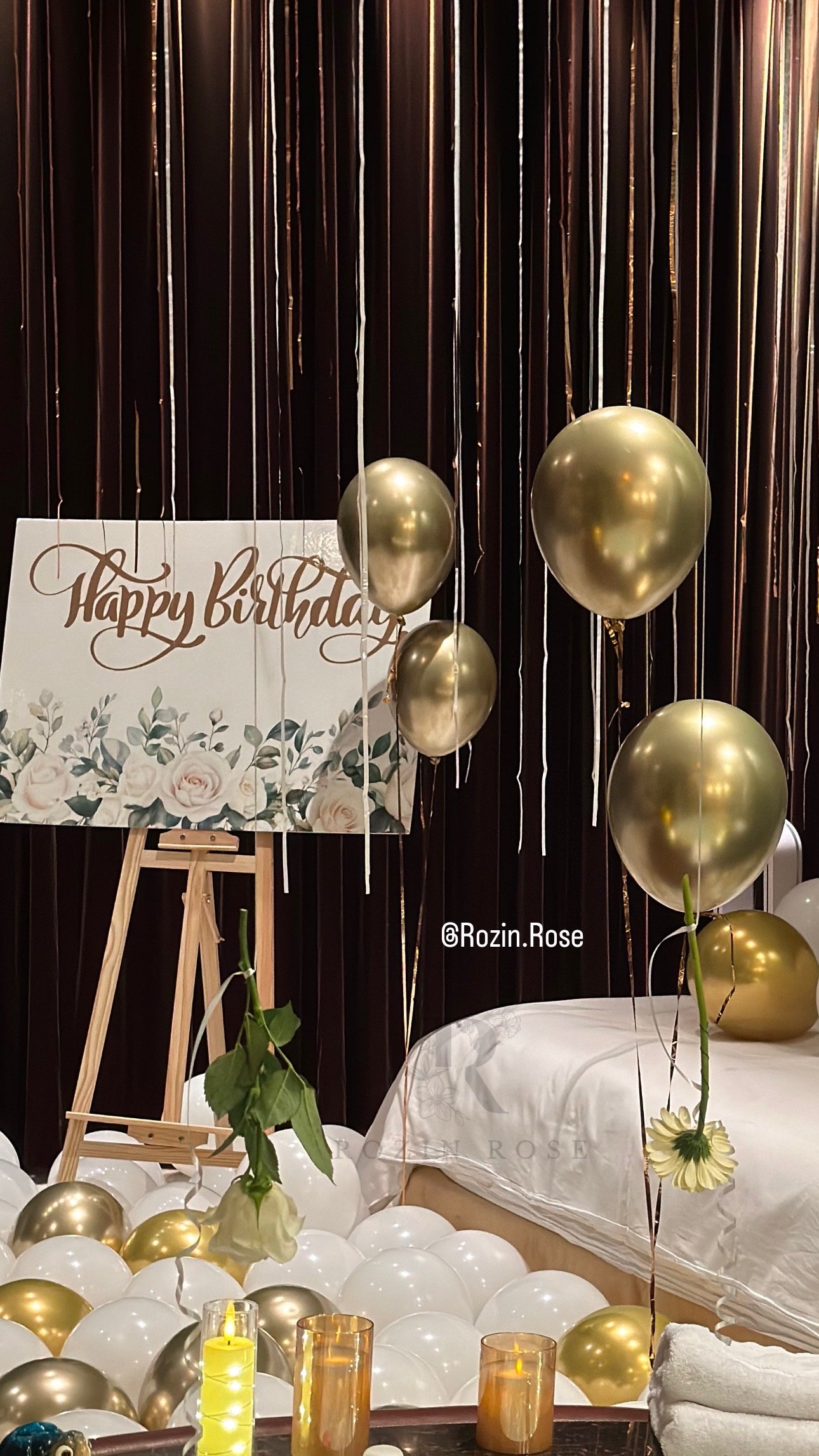 White & Gold Birthday Room Decoration - الصورة 3