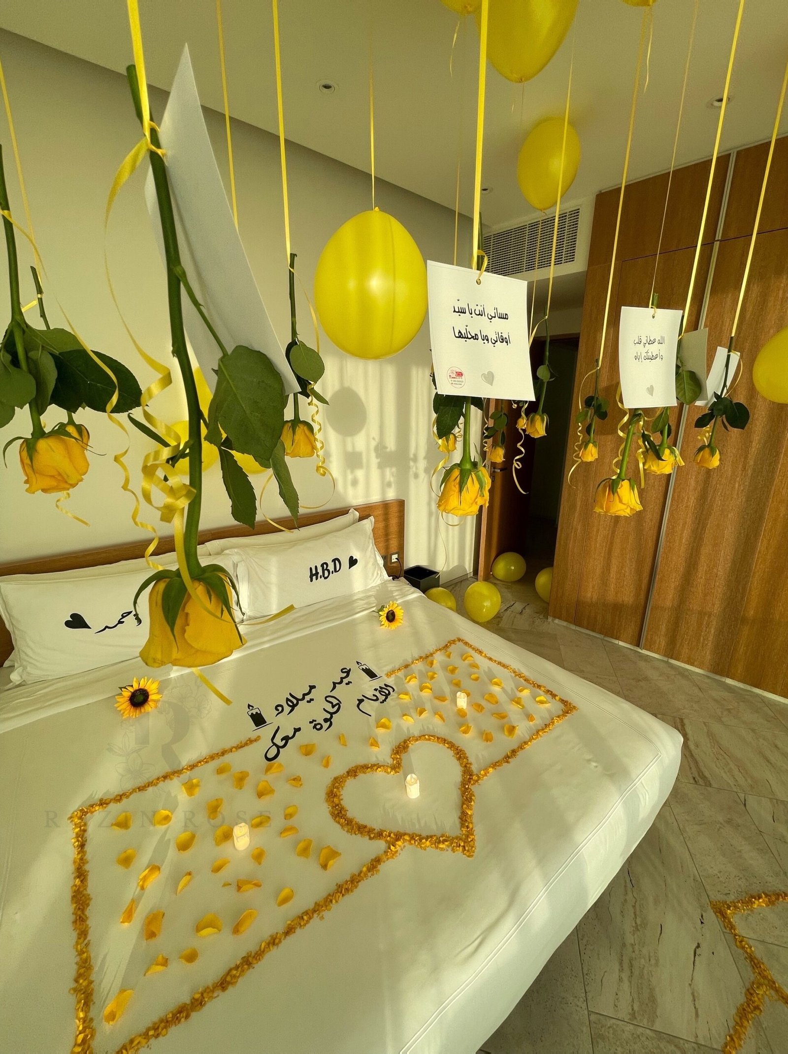 Yellow-Themed Room Decoration - الصورة 7