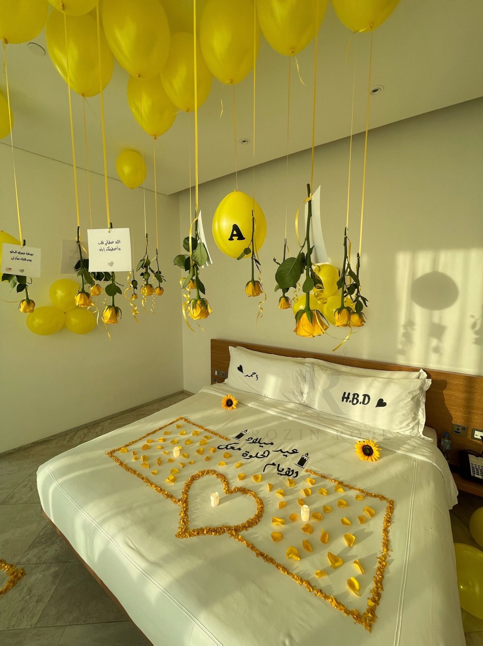 Yellow-Themed Room Decoration - الصورة 6