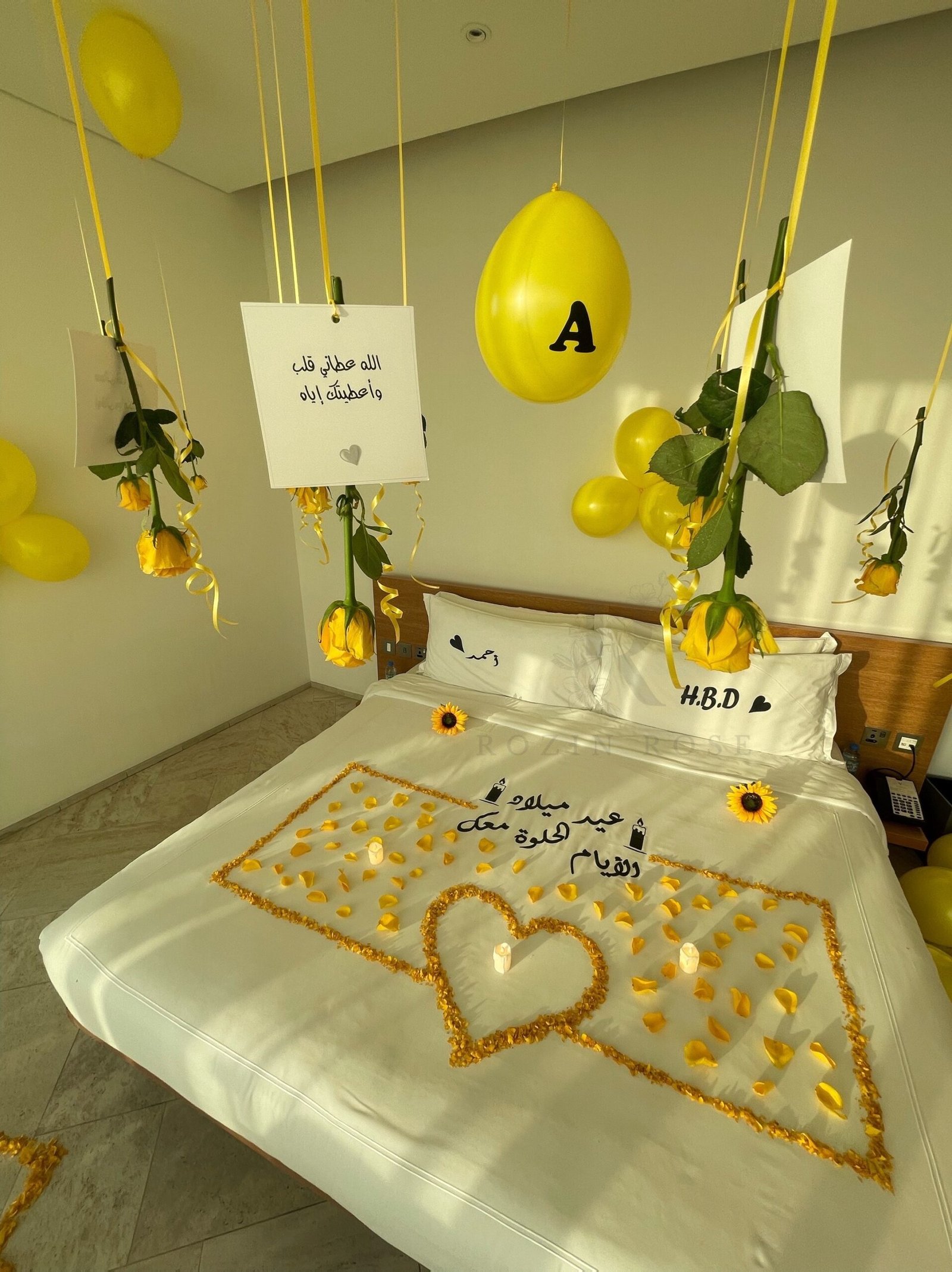 Yellow-Themed Room Decoration - الصورة 8