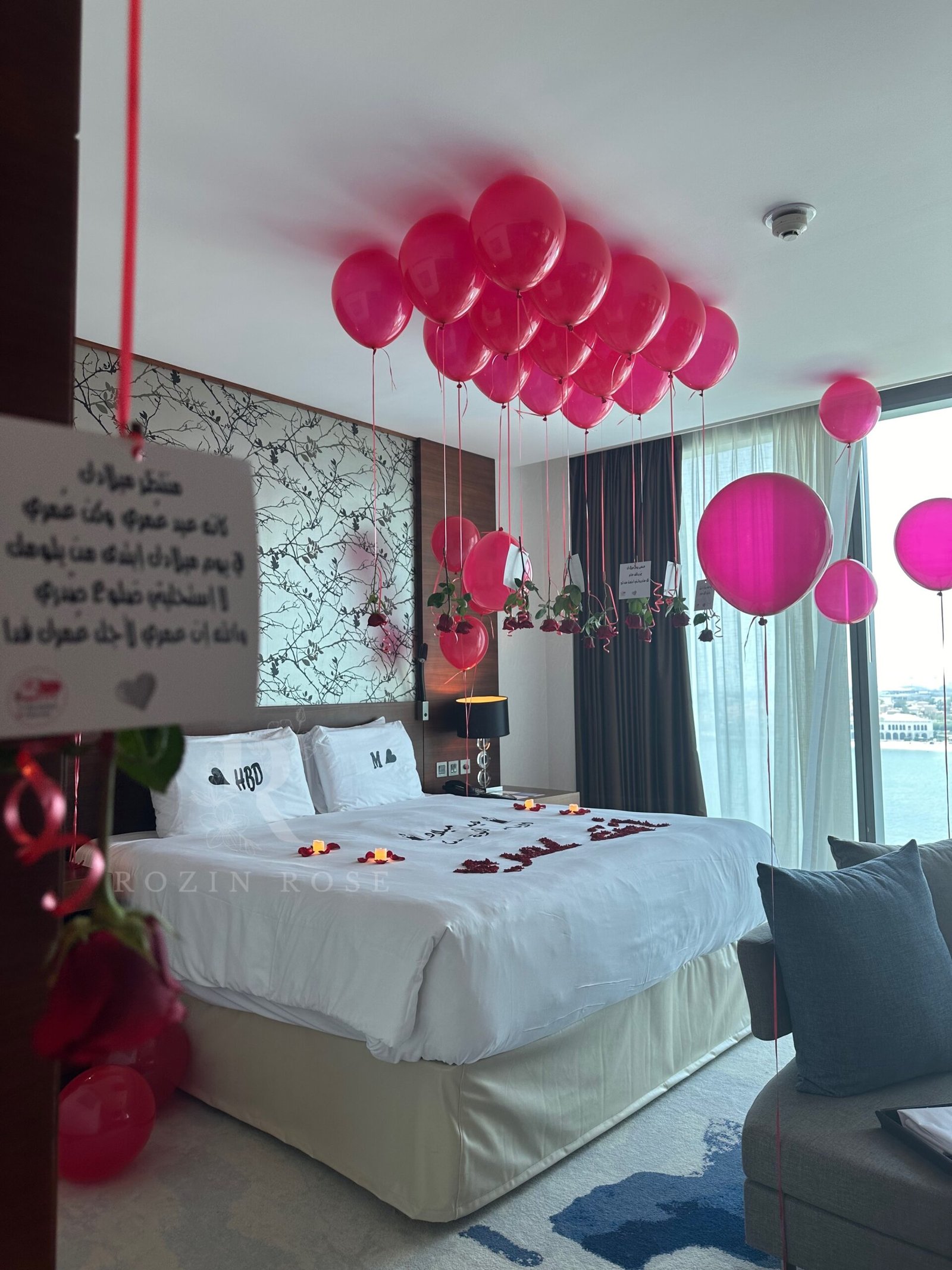 Room decoration at Fairmont Bab Al Bahr Hotel - الصورة 5