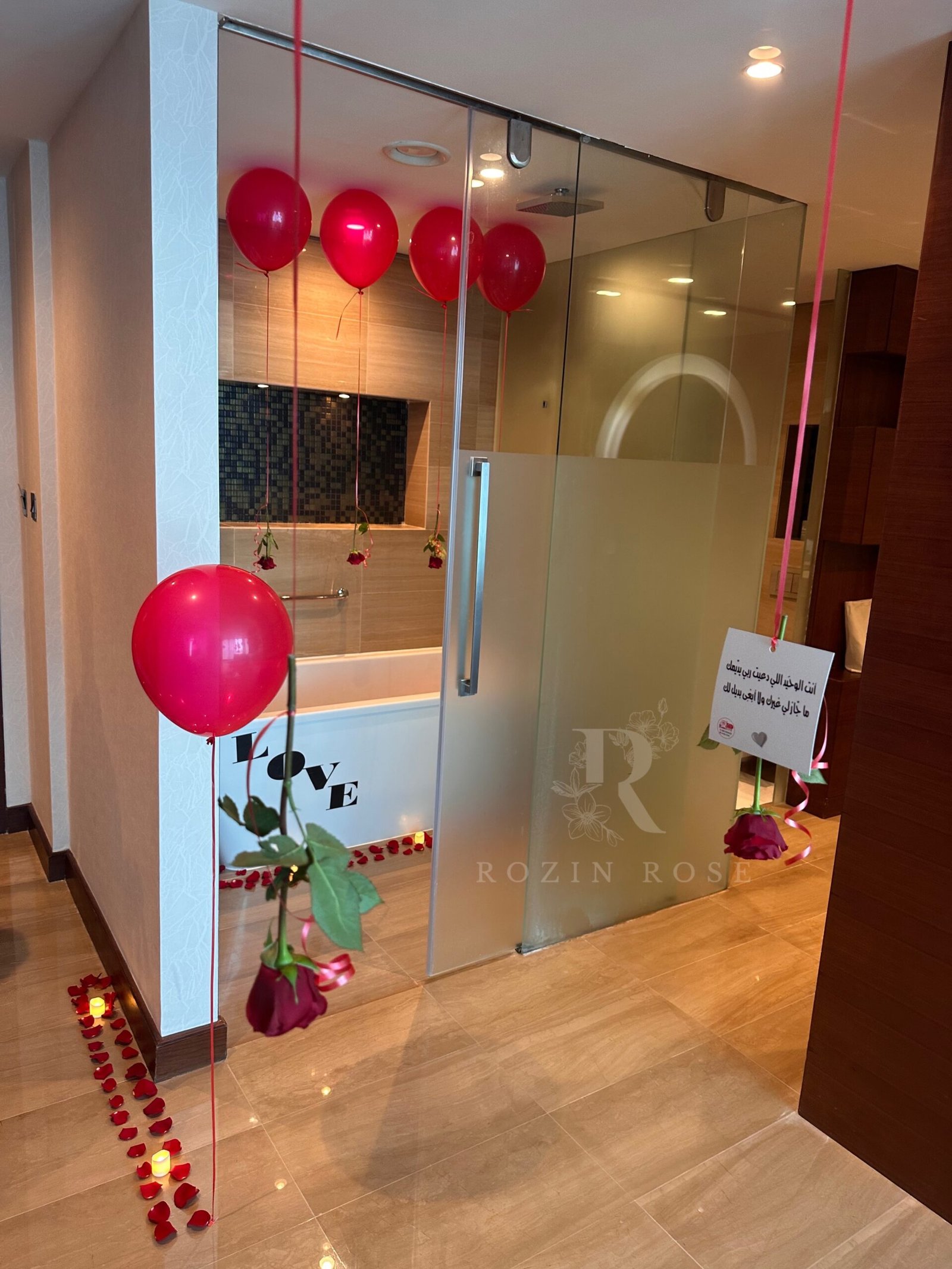 Room decoration at Fairmont Bab Al Bahr Hotel - الصورة 6